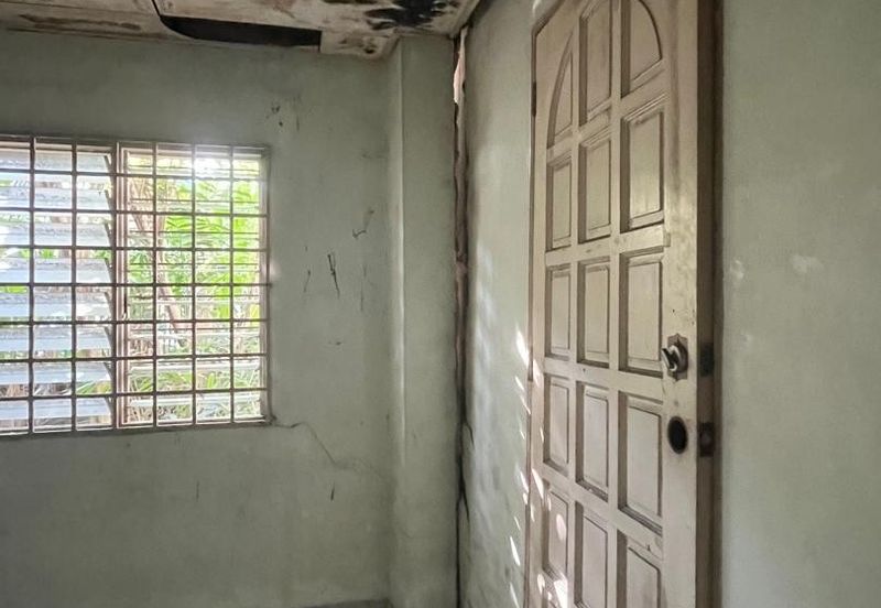 Oug/Happy Garden Corner Bungalow Land For Sale