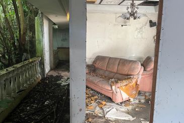 Oug/Happy Garden Corner Bungalow Land For Sale