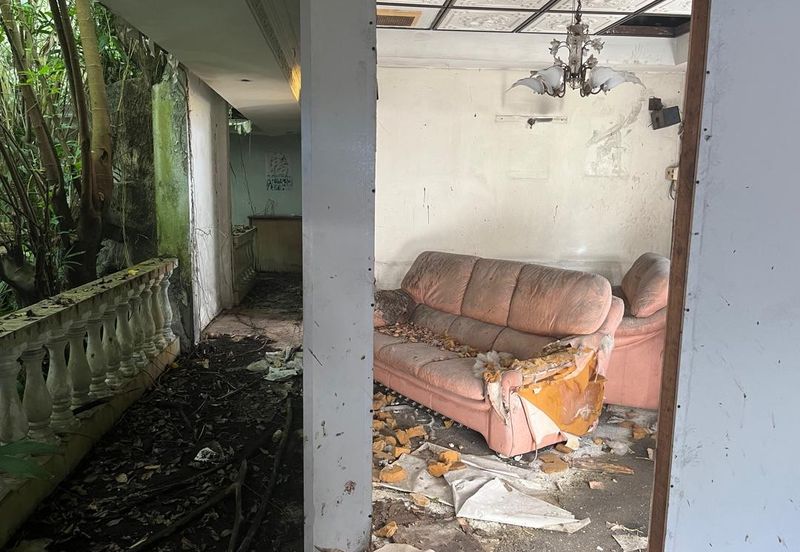 Oug/Happy Garden Corner Bungalow Land For Sale