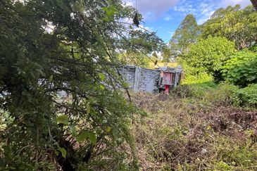 Oug/Happy Garden Corner Bungalow Land For Sale