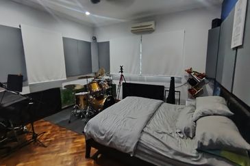 OUG/Happy Garden 3 Storey Corner Terrace House