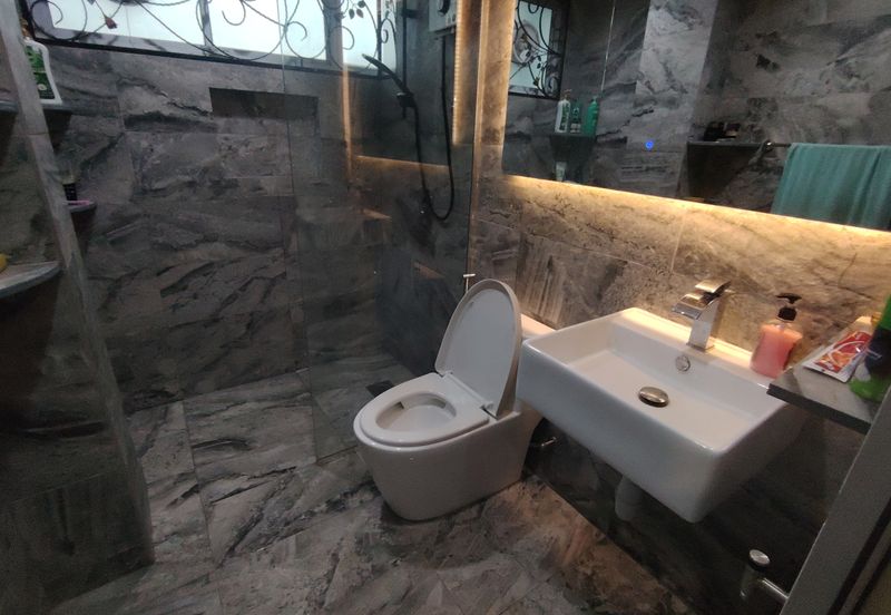 OUG/Happy Garden 3 Storey Corner Terrace House