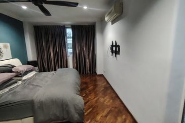 OUG/Happy Garden 3 Storey Corner Terrace House