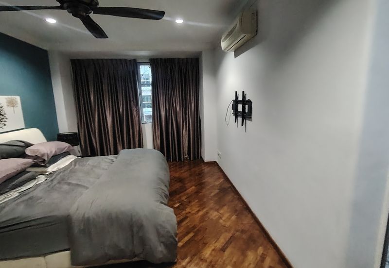 OUG/Happy Garden 3 Storey Corner Terrace House