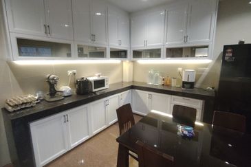 OUG/Happy Garden 3 Storey Corner Terrace House