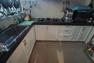 OUG/Happy Garden 3 Storey Corner Terrace House