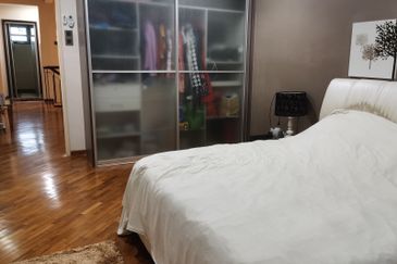 OUG/Happy Garden 3 Storey Corner Terrace House