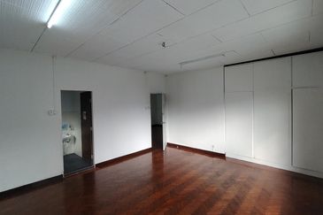 OUG/Taman United 2 Storey Bungalow For Rent