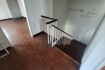 Oug 2 Storey Corner House For Sale