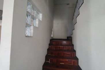 Oug 2 Storey Corner House For Sale
