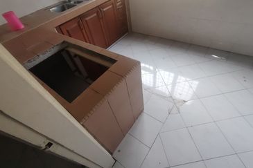 Oug 2 Storey Corner House For Sale