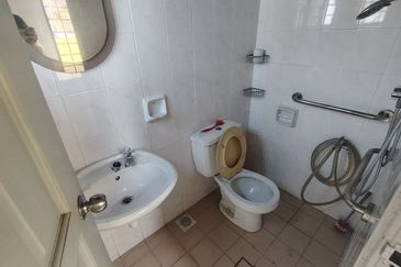 Oug 2 Storey Corner House For Sale