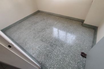 Oug 2 Storey Corner House For Sale