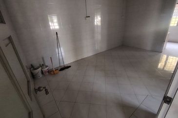 Oug 2 Storey Corner House For Sale