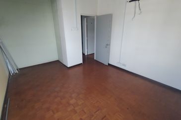 Oug 2 Storey Corner House For Sale