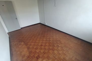 Oug 2 Storey Corner House For Sale