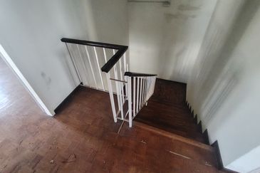 Oug 2 Storey Corner House For Sale