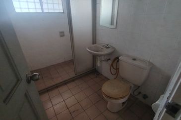 Oug 2 Storey Corner House For Sale