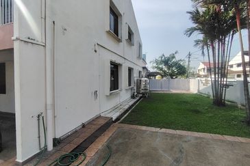 Oug 2 Storey Corner House For Sale