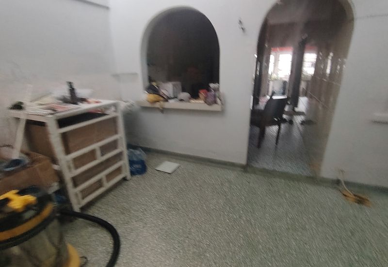 Oug 1 Storey Terrace House With Extension of Kitchen For Sale