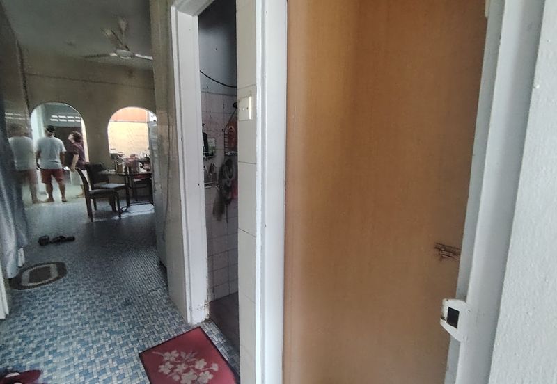 Oug 1 Storey Terrace House With Extension of Kitchen For Sale