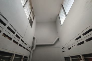 Oug 1 Storey Terrace House With Extension of Kitchen For Sale