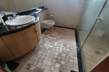 Oug Renovated 2 Storey Semi D Gated Guarded For Sale 