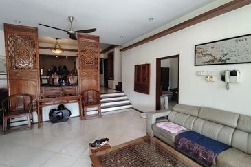 Oug Renovated 2 Storey Semi D Gated Guarded For Sale 