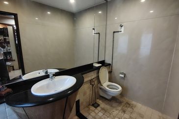 Oug Renovated 2 Storey Semi D Gated Guarded For Sale 