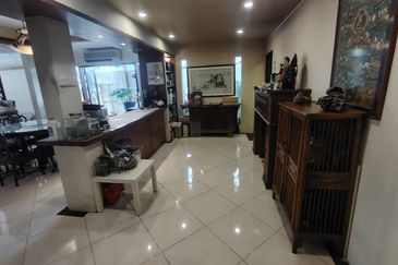 Oug Renovated 2 Storey Semi D Gated Guarded For Sale 