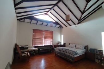 Oug Renovated 2 Storey Semi D Gated Guarded For Sale 