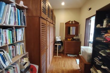 Oug Renovated 2 Storey Semi D Gated Guarded For Sale 