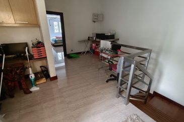 Oug/Happy Garden Gated Guarded 3 Storey Terrace House Corner For Sale