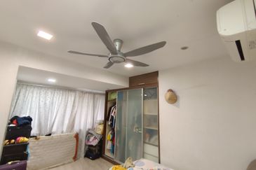 Oug/Happy Garden Gated Guarded 3 Storey Terrace House Corner For Sale