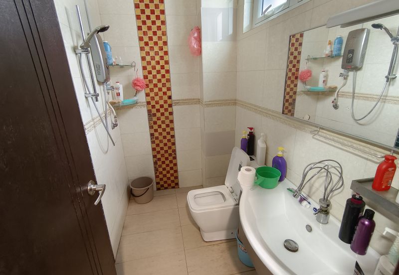 Oug/Happy Garden Gated Guarded 3 Storey Terrace House Corner For Sale