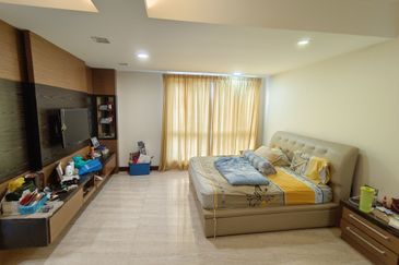 Oug/Happy Garden Gated Guarded 3 Storey Terrace House Corner For Sale