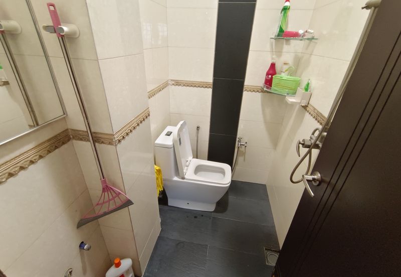 Oug/Happy Garden Gated Guarded 3 Storey Terrace House Corner For Sale