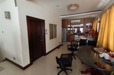 Oug/Happy Garden Gated Guarded 3 Storey Terrace House Corner For Sale