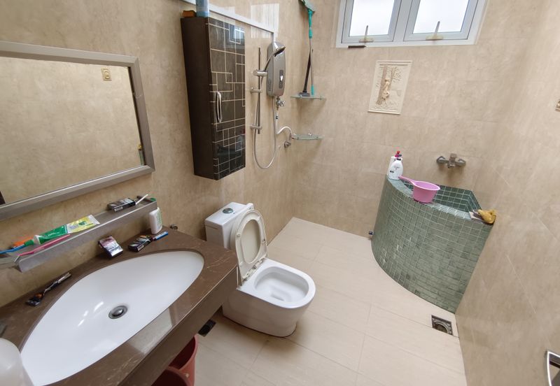 Oug/Happy Garden Gated Guarded 3 Storey Terrace House Corner For Sale