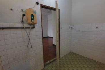 Oug 2 Storey Terrace House For Rent