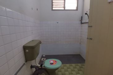 Oug 2 Storey Terrace House For Rent