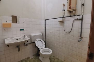 Oug 2 Storey Terrace House For Rent