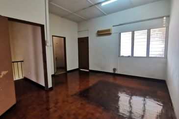 Oug 2 Storey Terrace House For Rent