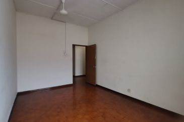 Oug 2 Storey Terrace House For Rent