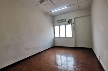 Oug 2 Storey Terrace House For Rent