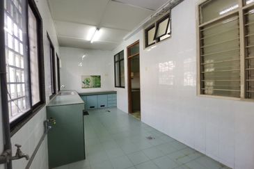 Oug 2 Storey Terrace House For Rent