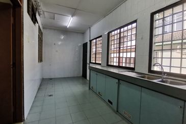 Oug 2 Storey Terrace House For Rent