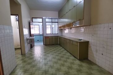 Oug 2 Storey Terrace House For Rent