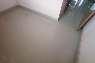 Oug 2 Storey Terrace House With High Ceiling For Sale