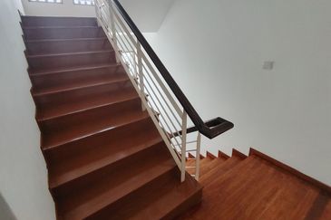 Oug/Happy Garden 3.5 Storey Gated Guarded Terrace House For Rent